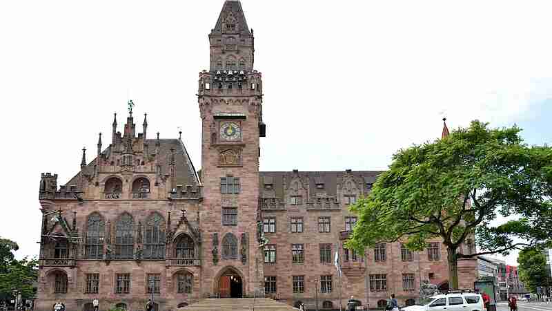 Saarbrücken - Saarland Rathaus Saarbrücken 01, tags: jahr und - CC BY-SA