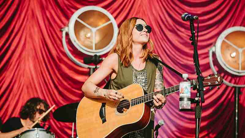 Macdonald performing live at Deichbrand Festival, 2018, tags: amy fans der - CC BY-SA